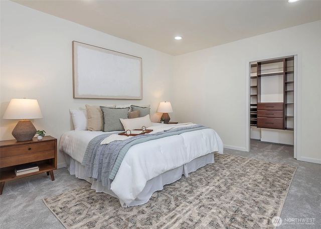 18631 E Spring Lake Drive SE, Renton, WA 98058