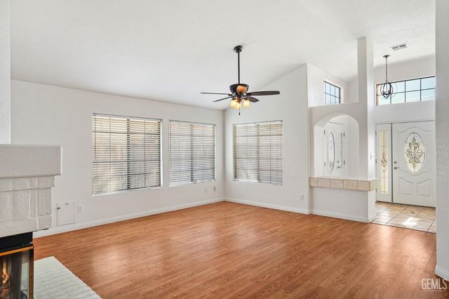 8228 Norfolk Court, Bakersfield, CA 93311
