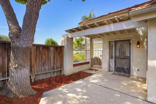 8228 Norfolk Court, Bakersfield, CA 93311