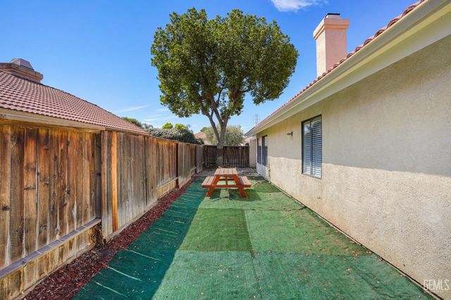 8228 Norfolk Court, Bakersfield, CA 93311