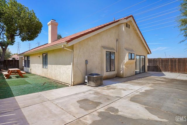 8228 Norfolk Court, Bakersfield, CA 93311