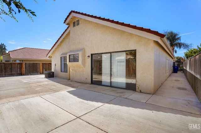 8228 Norfolk Court, Bakersfield, CA 93311
