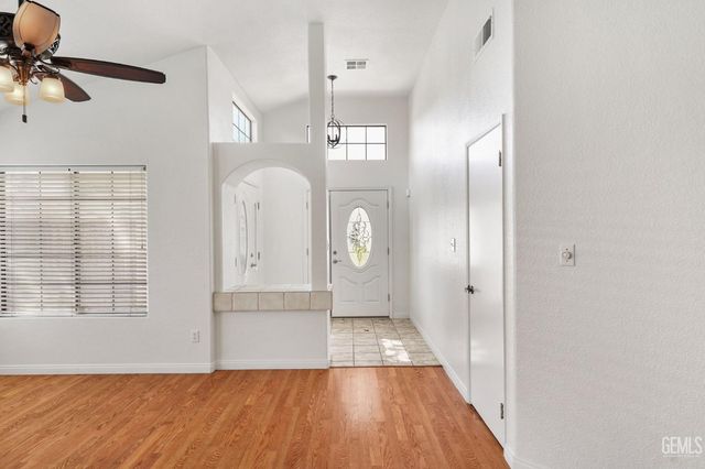 8228 Norfolk Court, Bakersfield, CA 93311