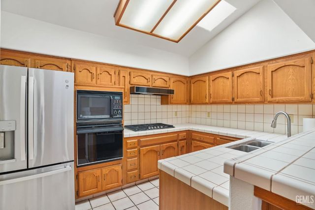 8228 Norfolk Court, Bakersfield, CA 93311