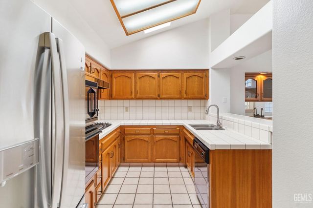 8228 Norfolk Court, Bakersfield, CA 93311