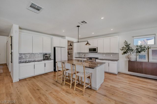 8350 Skye Creek Street, Las Vegas, NV 89166