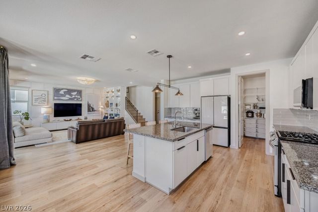 8350 Skye Creek Street, Las Vegas, NV 89166