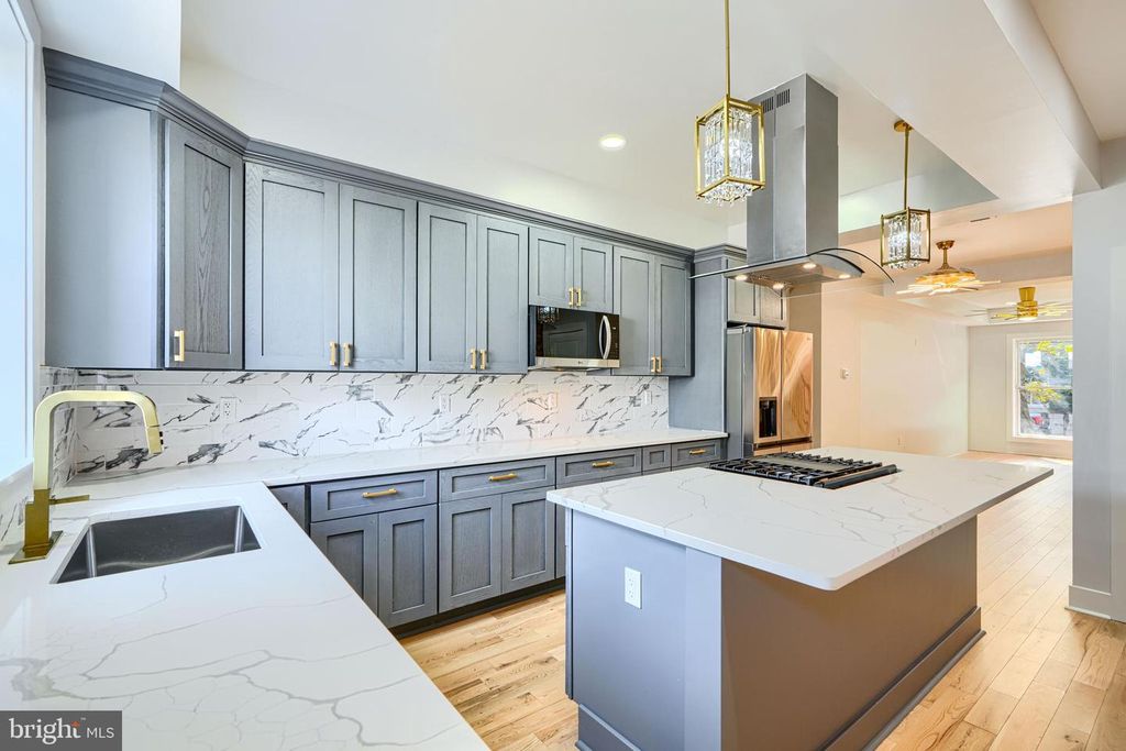 825 N MONTFORD AVE, Baltimore, MD 21205