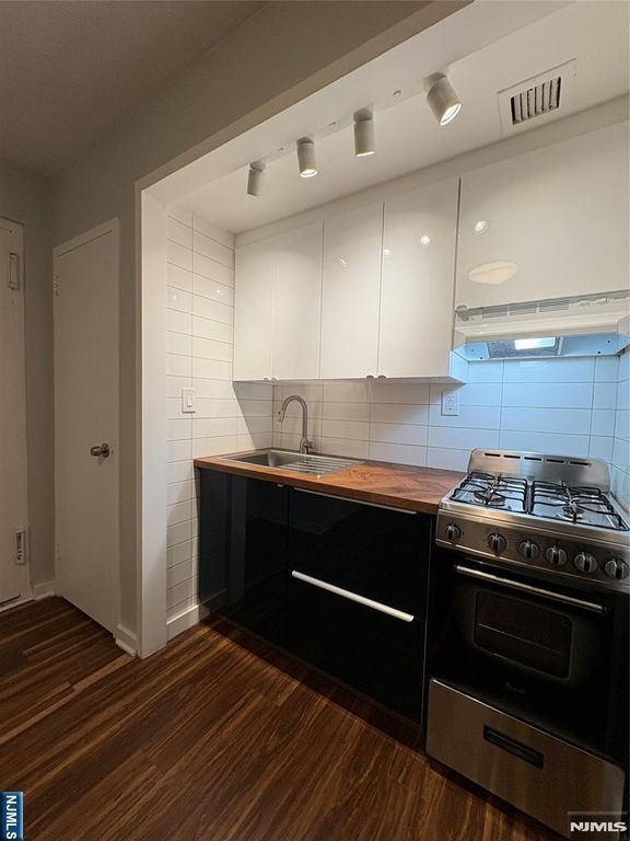 501 Linwood Drive 2D, Fort Lee, NJ 07024