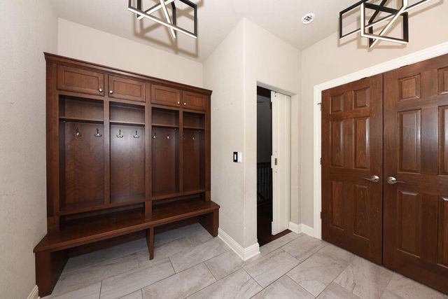 N63W13355 Hummingbird WAY, Menomonee Falls, WI 53051