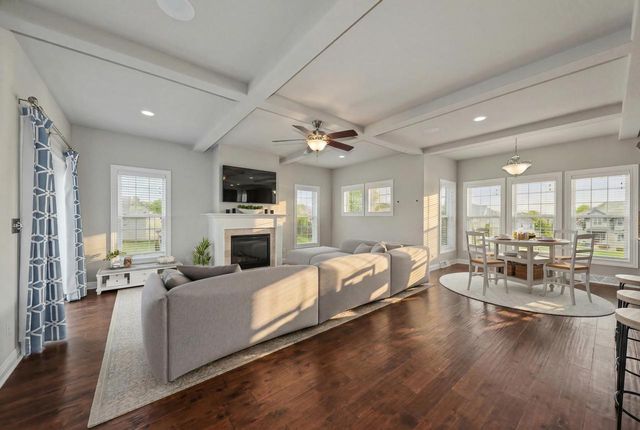 N63W13355 Hummingbird WAY, Menomonee Falls, WI 53051