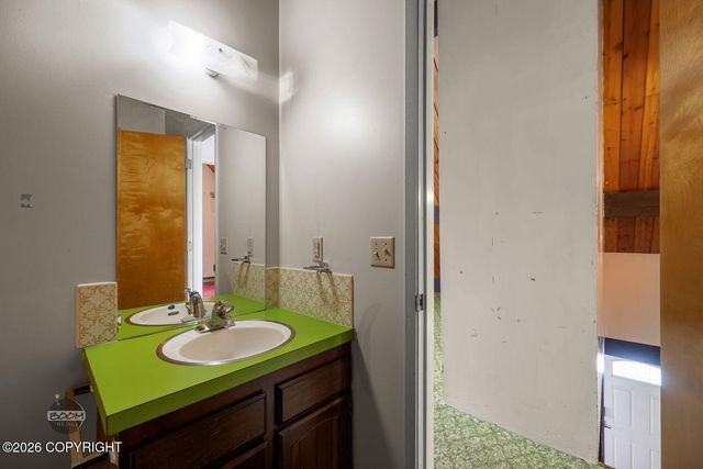 233 W Beaver Avenue, Palmer, AK 99645