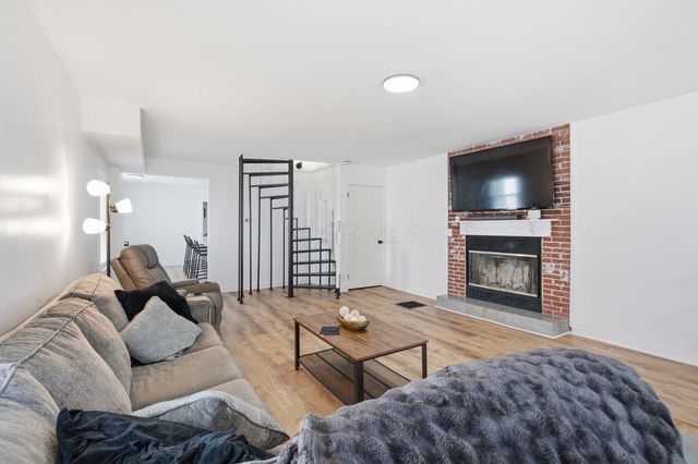 18 E Oak Street, Newark, OH 43055