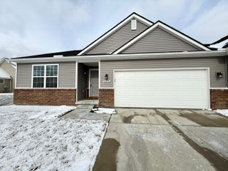 10290 Swan Lake Circle, Ypsilanti, MI 48197