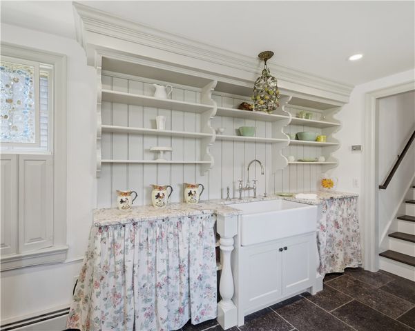 152 Main Street, North Kingstown, RI 02852