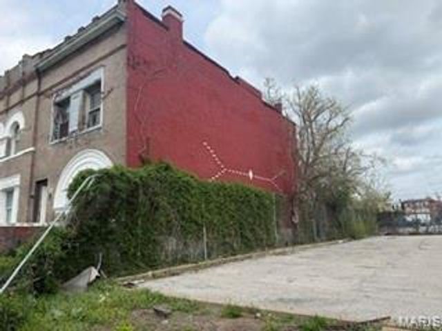 5233 Cates Avenue, St Louis, MO 63108