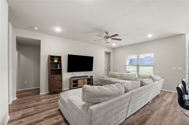 527 Woodcreek Loop, Lowell, AR 72745