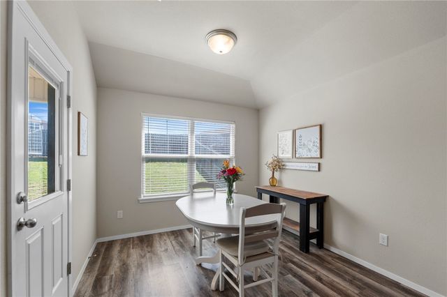 527 Woodcreek Loop, Lowell, AR 72745