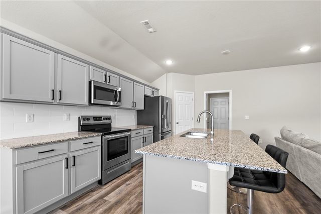 527 Woodcreek Loop, Lowell, AR 72745