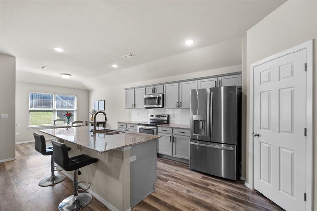 527 Woodcreek Loop, Lowell, AR 72745