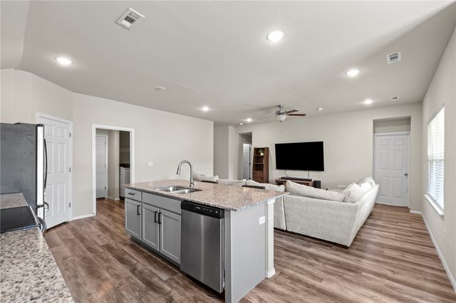 527 Woodcreek Loop, Lowell, AR 72745