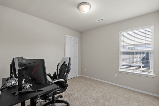 527 Woodcreek Loop, Lowell, AR 72745