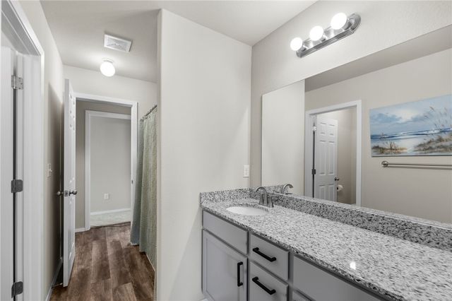 527 Woodcreek Loop, Lowell, AR 72745