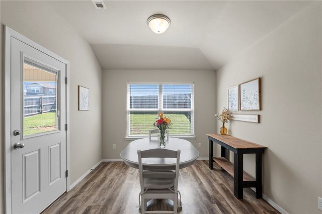 527 Woodcreek Loop, Lowell, AR 72745