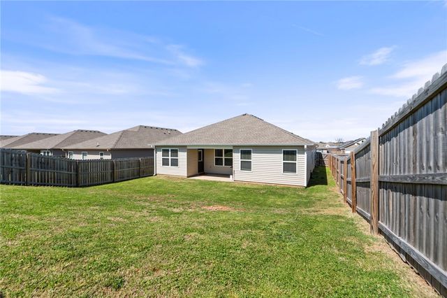 527 Woodcreek Loop, Lowell, AR 72745