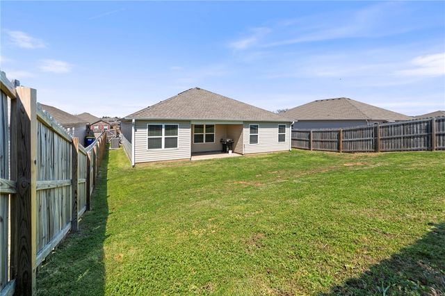 527 Woodcreek Loop, Lowell, AR 72745