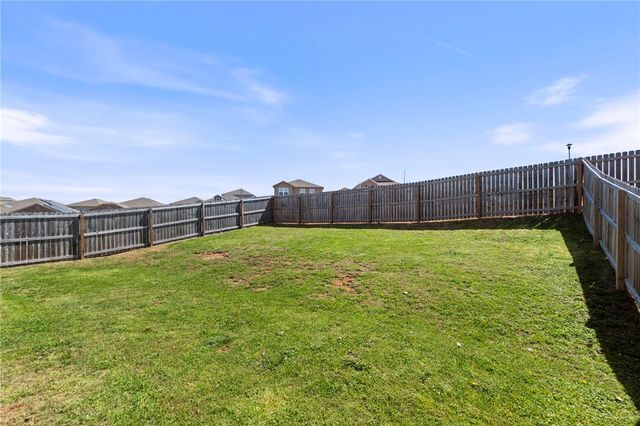 527 Woodcreek Loop, Lowell, AR 72745