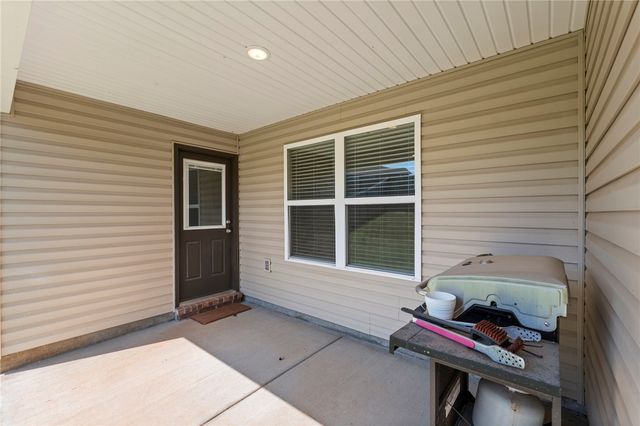 527 Woodcreek Loop, Lowell, AR 72745