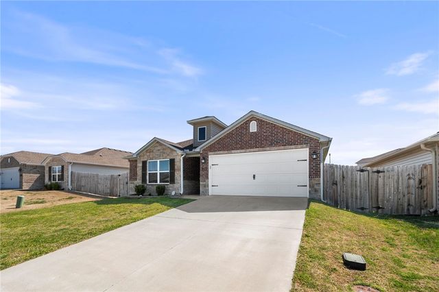 527 Woodcreek Loop, Lowell, AR 72745
