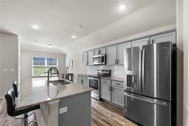 527 Woodcreek Loop, Lowell, AR 72745