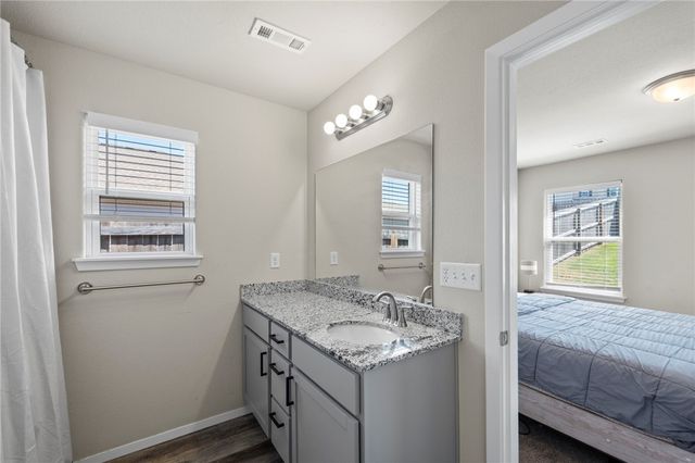 527 Woodcreek Loop, Lowell, AR 72745