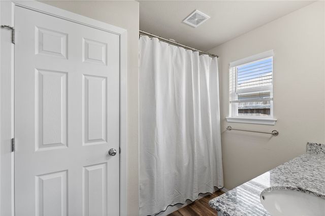 527 Woodcreek Loop, Lowell, AR 72745