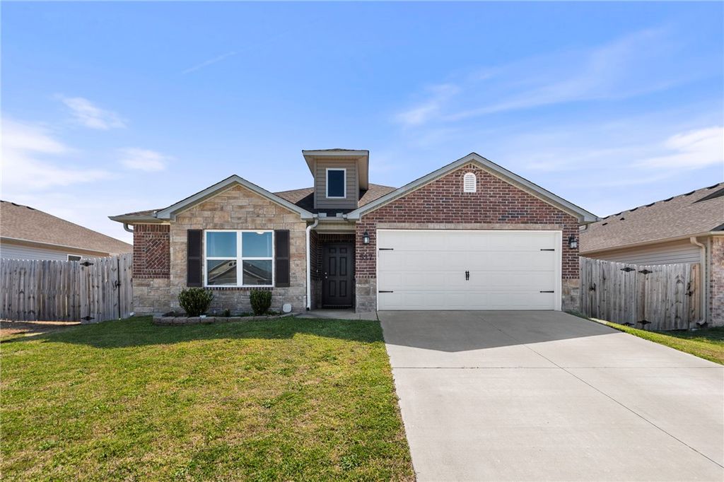 527 Woodcreek Loop, Lowell, AR 72745