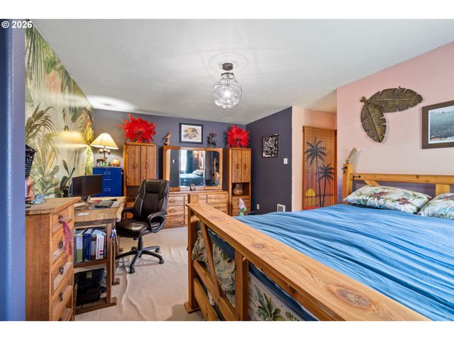 1055 PHELPS St, Tillamook, OR 97141