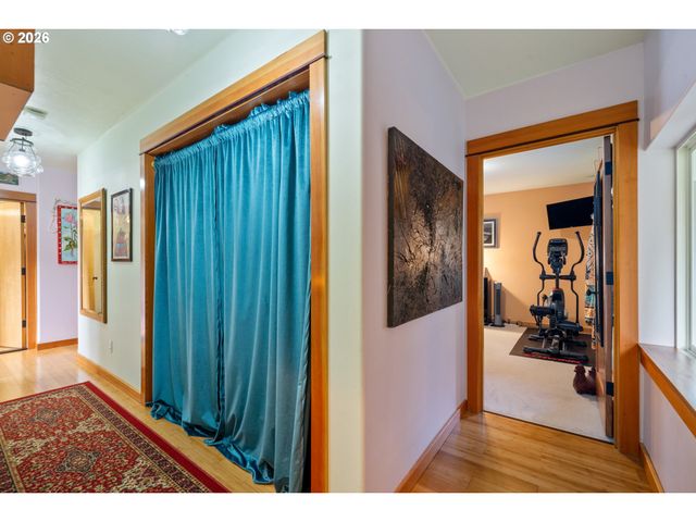1055 PHELPS St, Tillamook, OR 97141