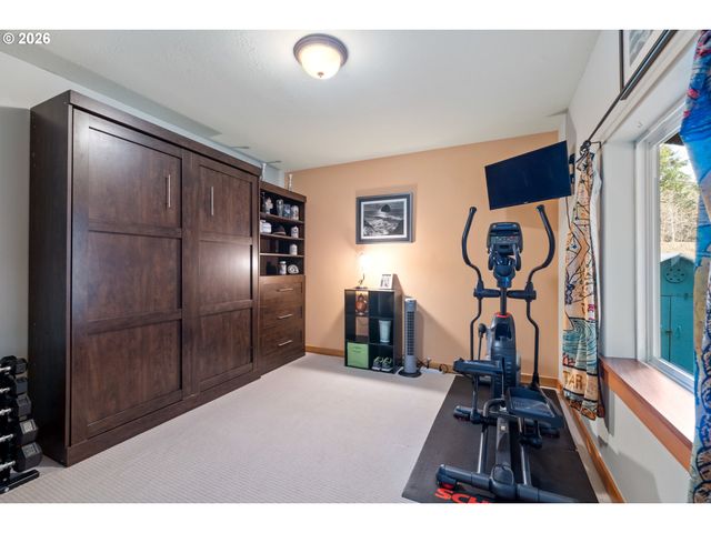 1055 PHELPS St, Tillamook, OR 97141