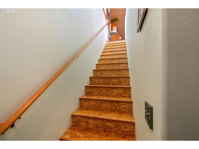 1055 PHELPS St, Tillamook, OR 97141