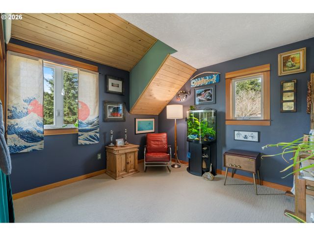 1055 PHELPS St, Tillamook, OR 97141