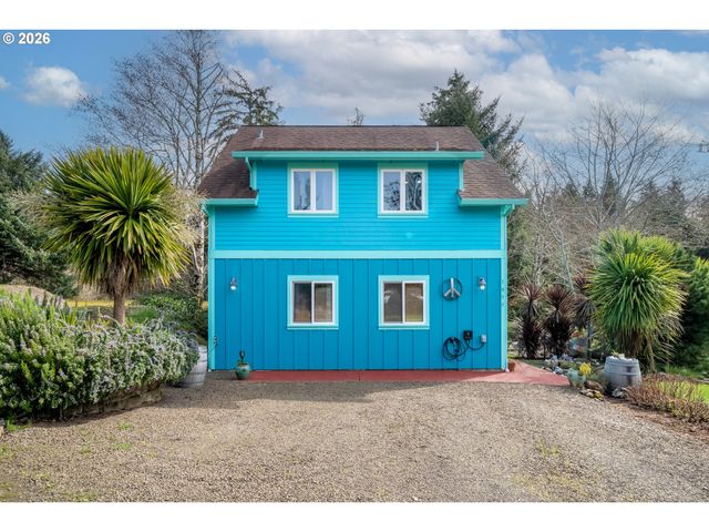 1055 PHELPS St, Tillamook, OR 97141