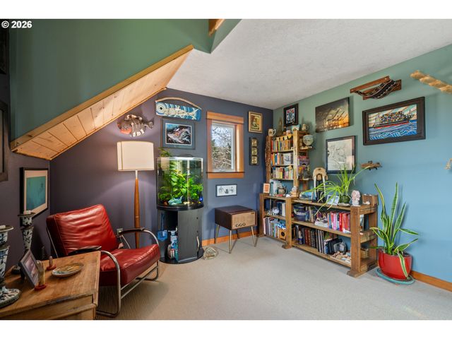1055 PHELPS St, Tillamook, OR 97141