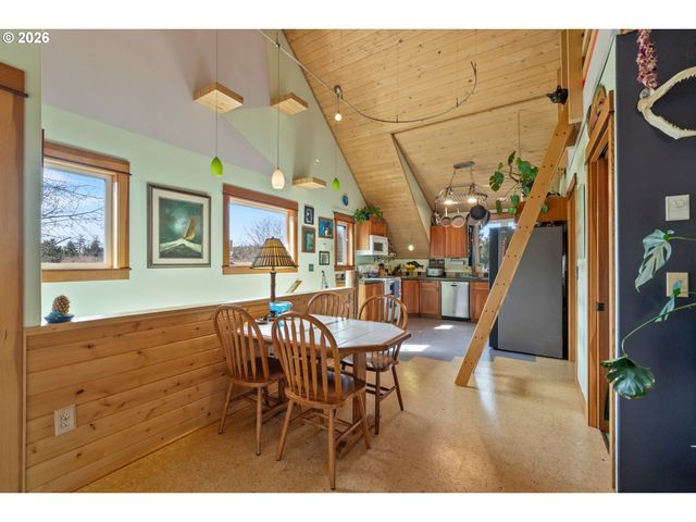 1055 PHELPS St, Tillamook, OR 97141