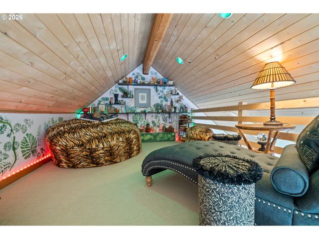 1055 PHELPS St, Tillamook, OR 97141