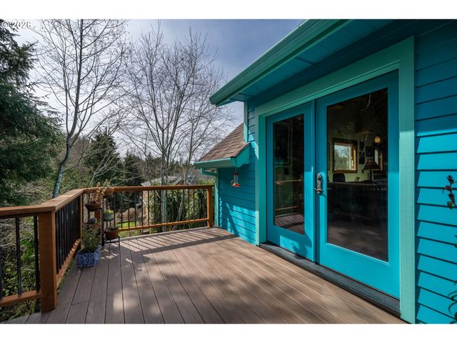 1055 PHELPS St, Tillamook, OR 97141
