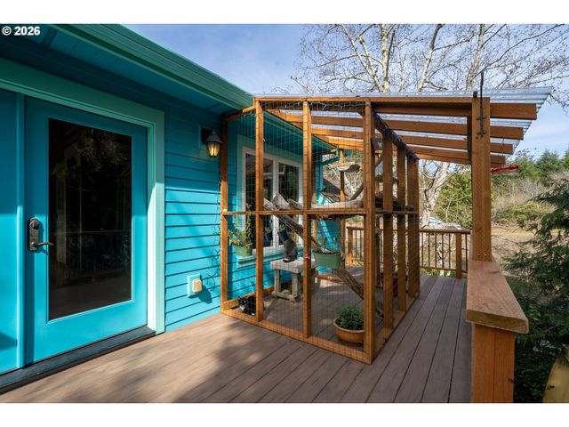 1055 PHELPS St, Tillamook, OR 97141
