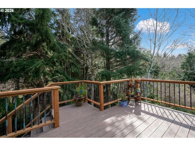 1055 PHELPS St, Tillamook, OR 97141