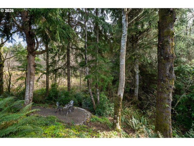 1055 PHELPS St, Tillamook, OR 97141